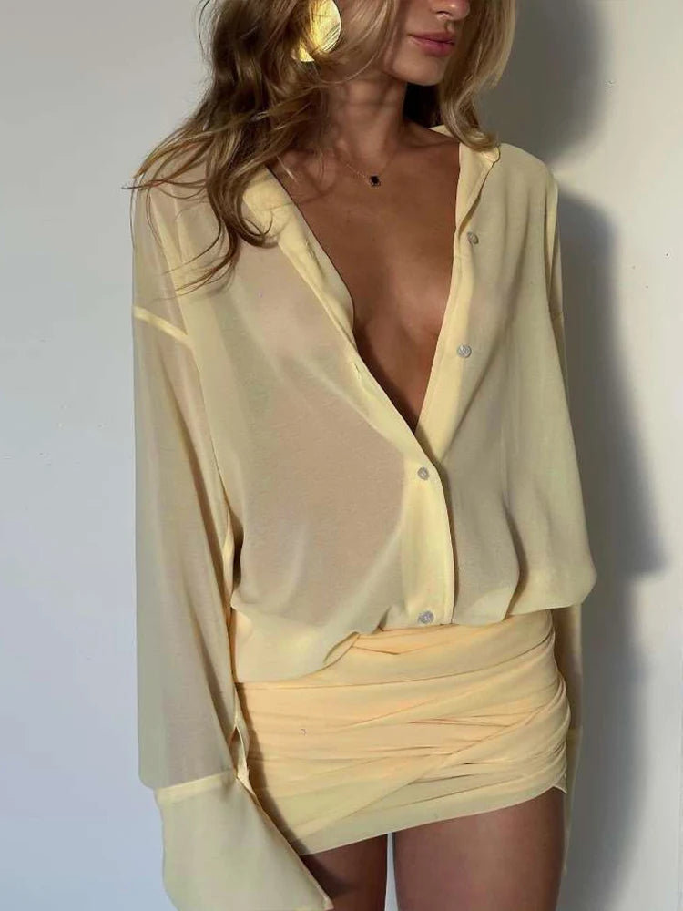 Amali | Chic Transparent Bluse med Lagdelt Talje