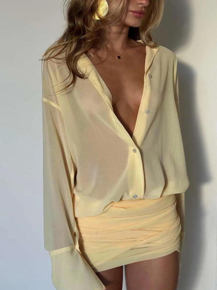 Amali | Chic Transparent Bluse med Lagdelt Talje